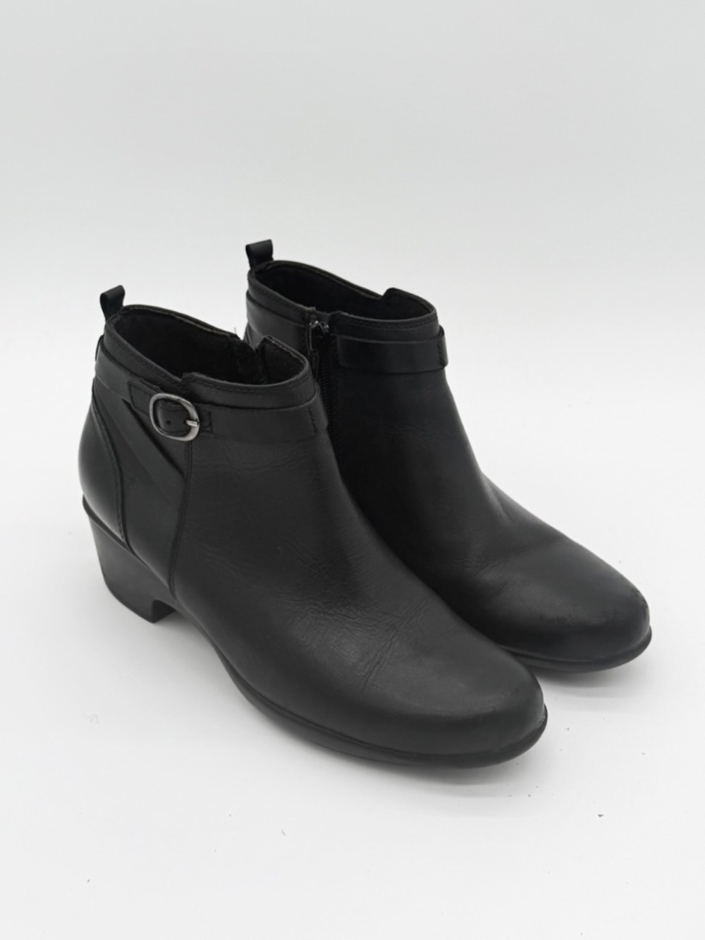Clarks Malia Hawthorn Black Leather Ankle Boots Low heel zip Shoes 8 narrow 8N